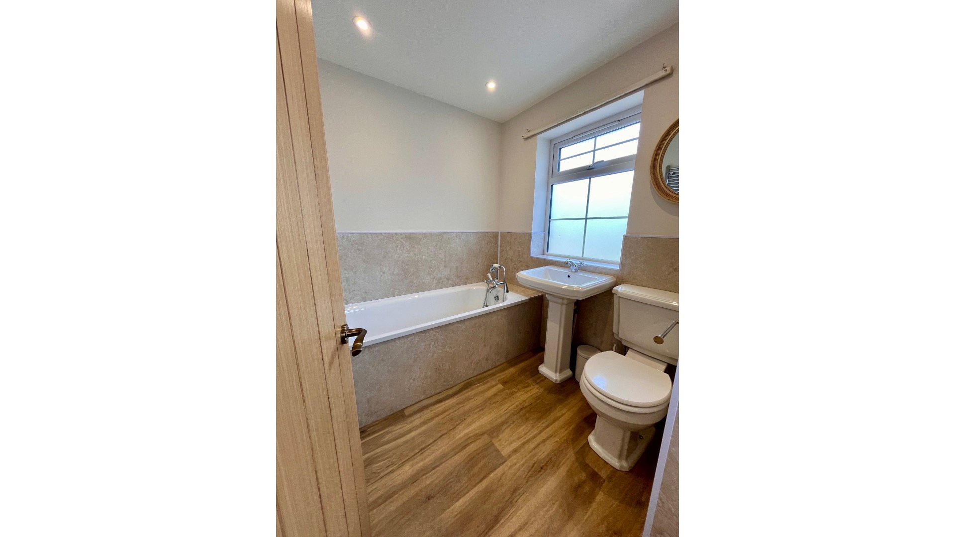 Bathroom2 Riverside Cottage, Machrie