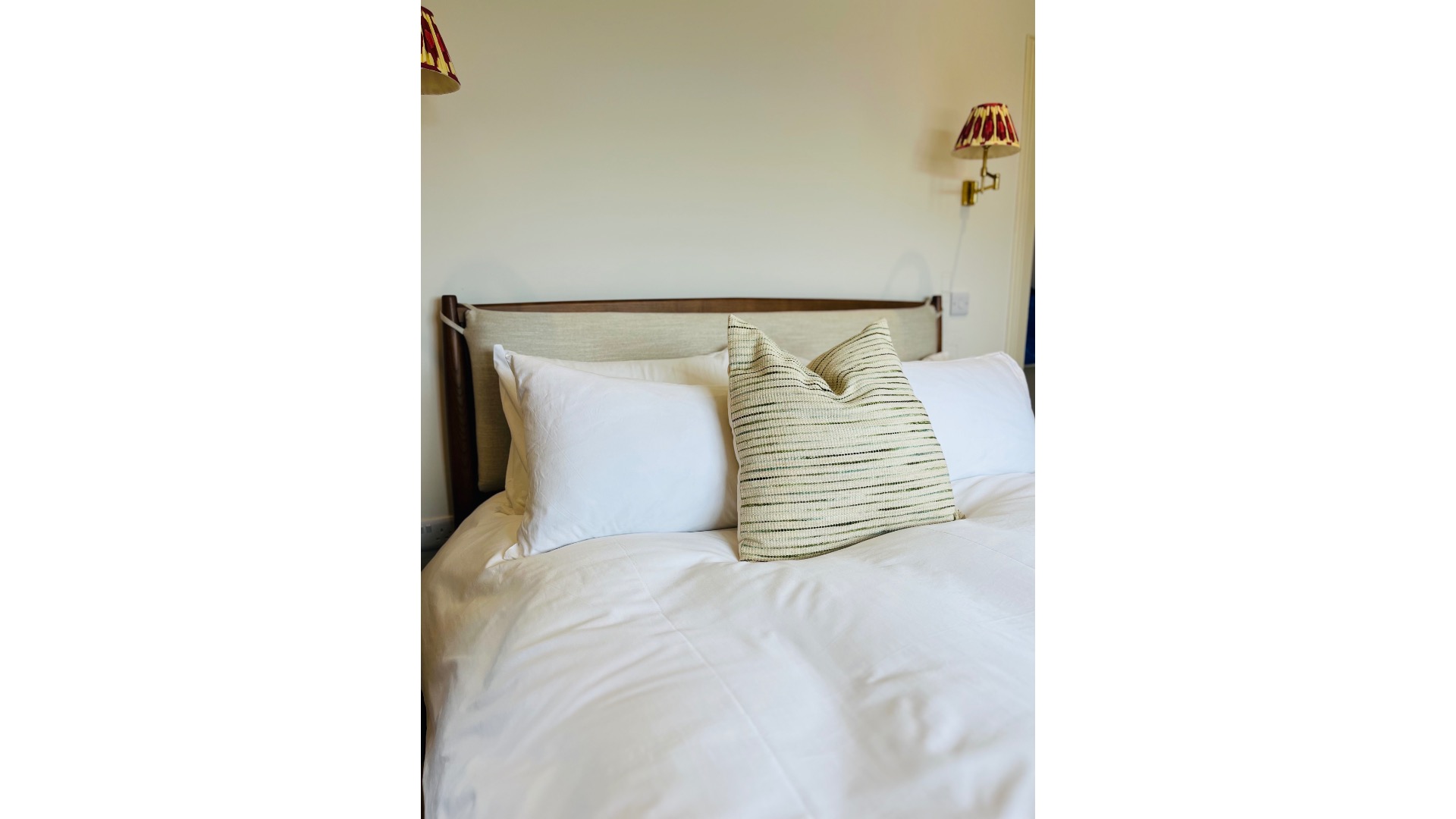 DoubleBedroomBed Riverside Cottage, Machrie