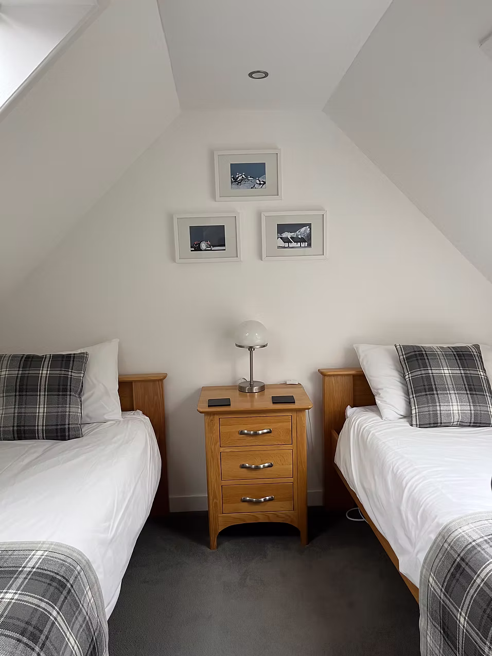 Twin bedroom 1 Lochdean Cottage, Lochranza