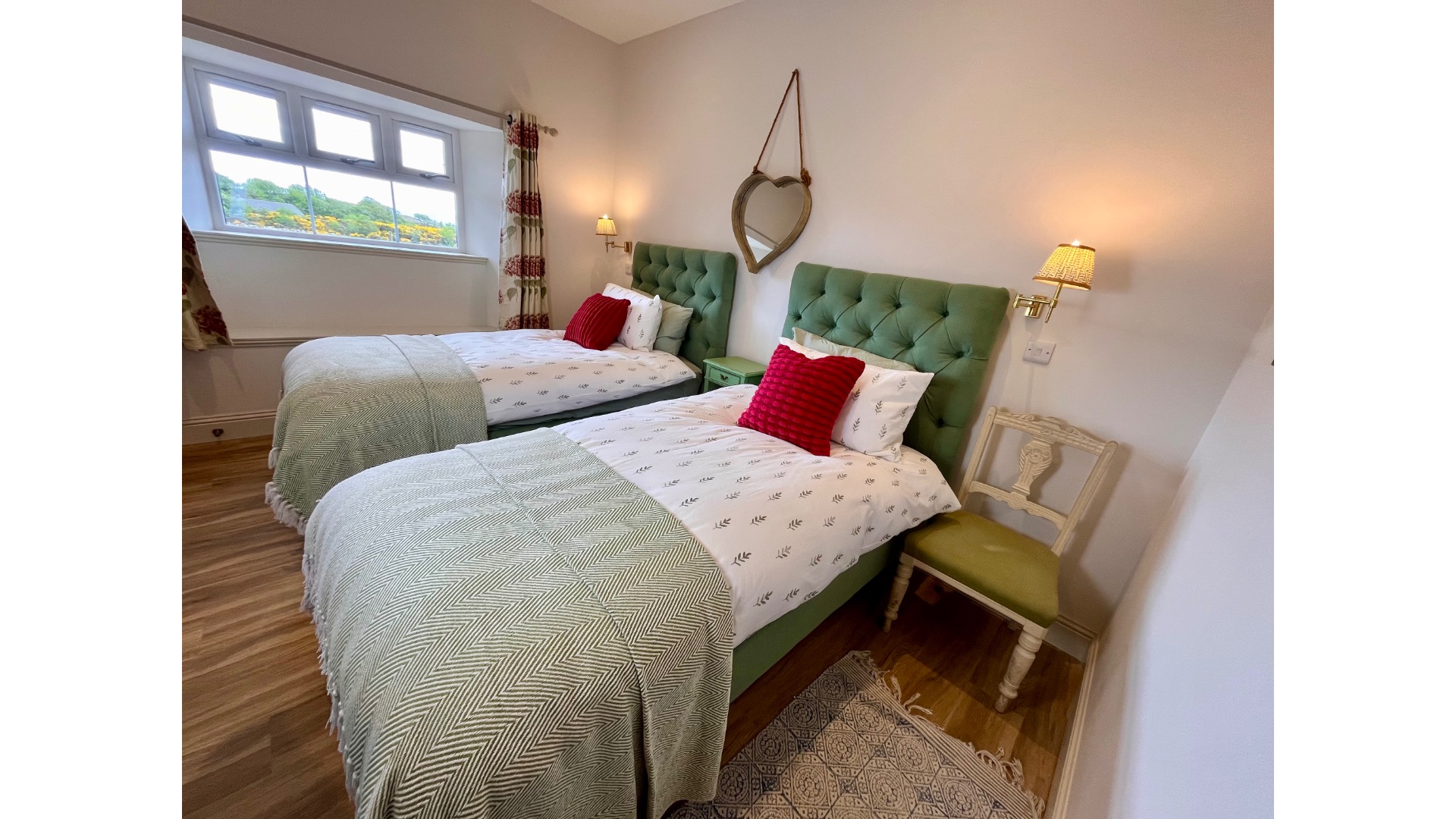 TwinBedroom2 Riverside Cottage, Machrie