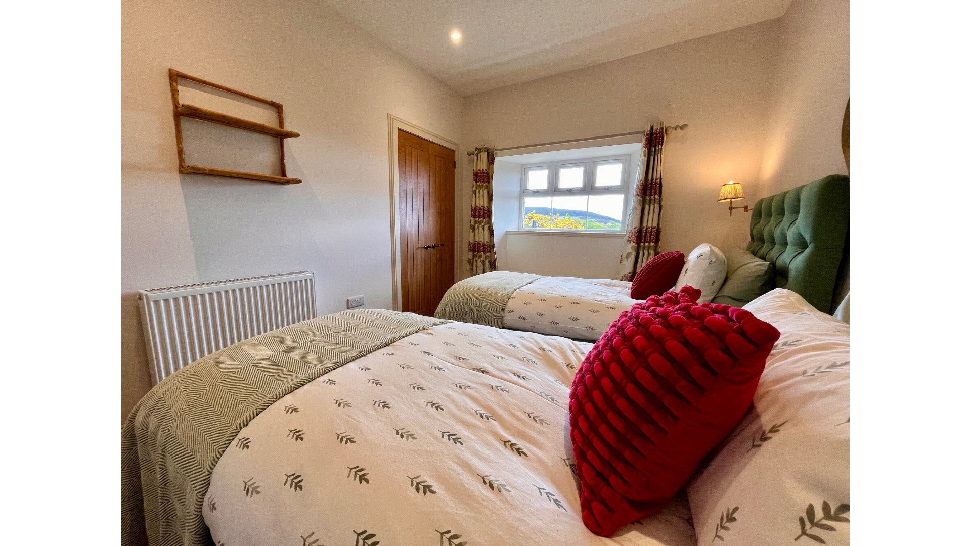 TwinBedroom3 Riverside Cottage, Machrie