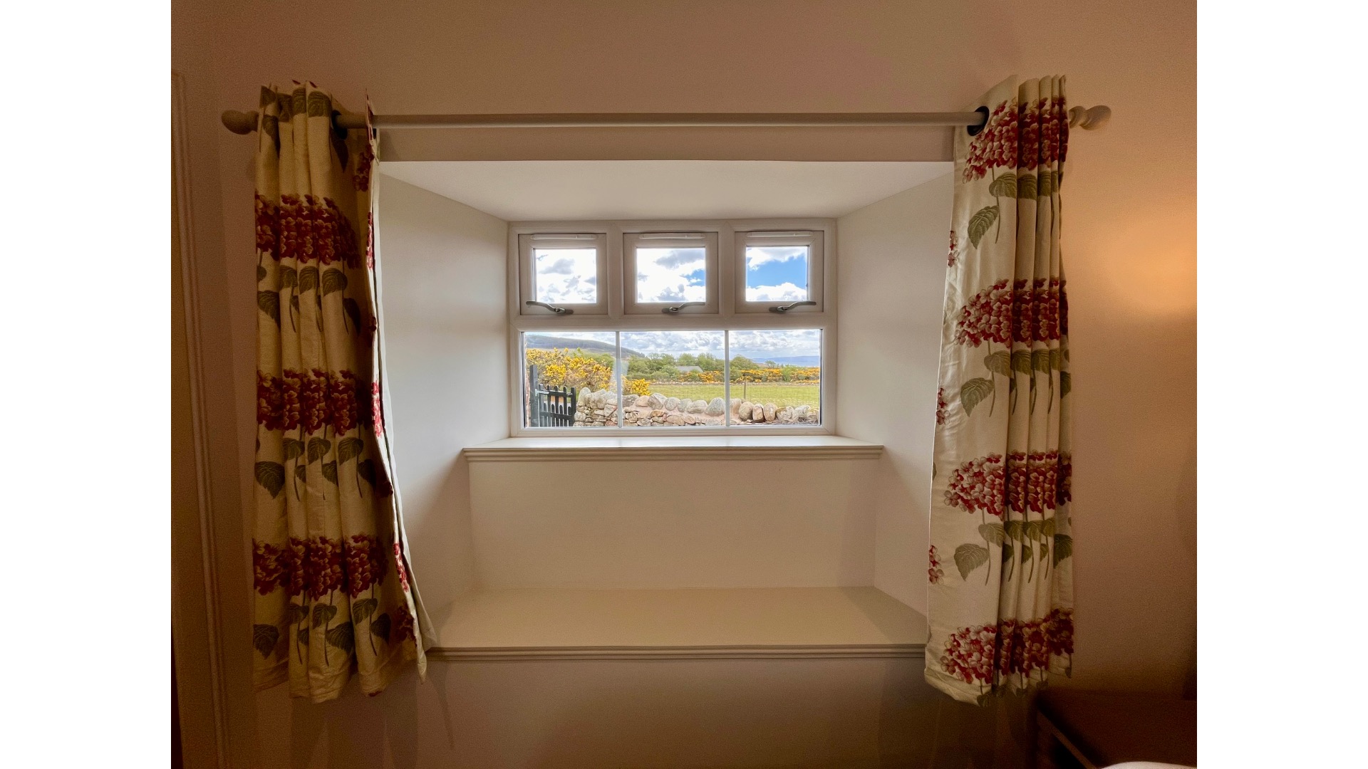 TwinBedroomView Riverside Cottage, Machrie